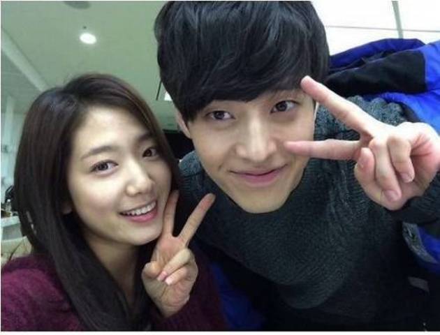 Kang Ha Neul cân nhắc việc 'nên duyên' với Park Shin Hye