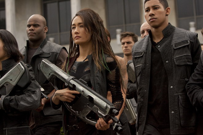 Tạo hình mạnh mẽ, gợi cảm của Maggie Q trong 'Insurgent'