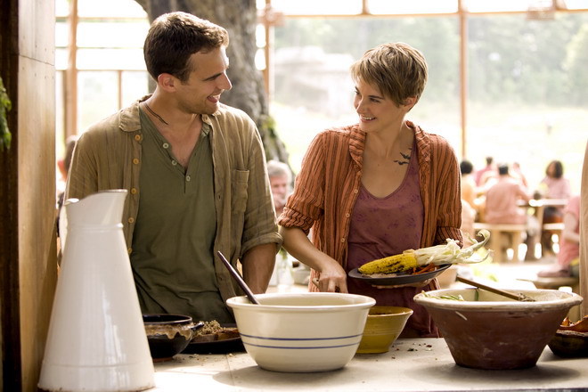 Tạo hình mạnh mẽ, gợi cảm của Maggie Q trong 'Insurgent'