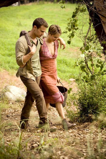Tạo hình mạnh mẽ, gợi cảm của Maggie Q trong 'Insurgent'