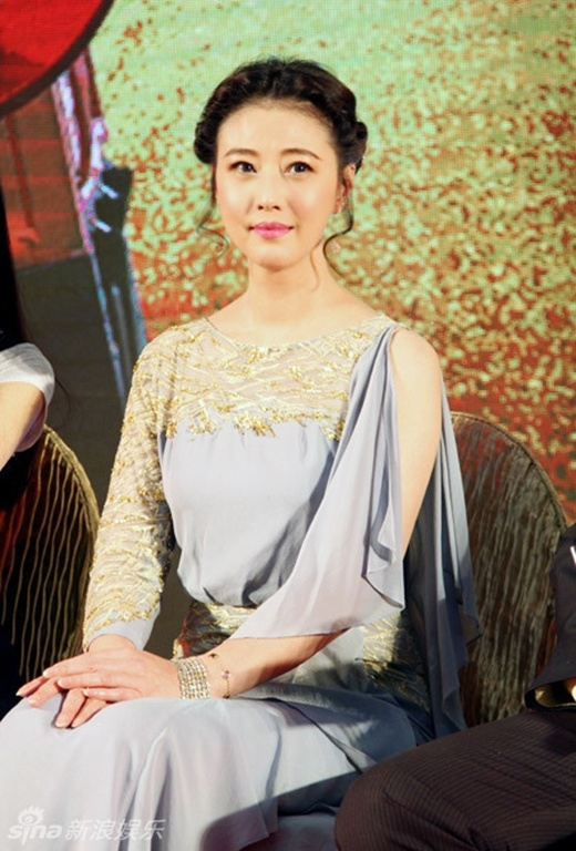 7 sao nữ xinh đẹp, tài năng, chung thủy nhưng lại bị người yêu ruồng bỏ phũ phàng