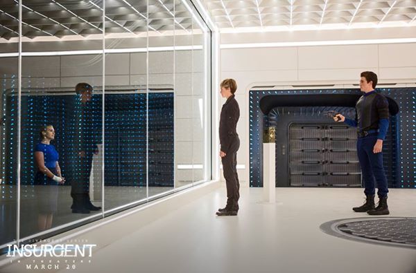 Mỹ nam “Insurgent” phải uống say túy lúy khi đóng cảnh nóng