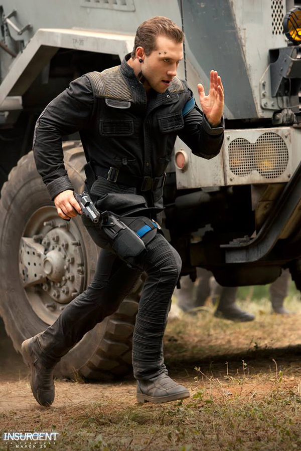 Mỹ nam “Insurgent” phải uống say túy lúy khi đóng cảnh nóng