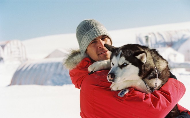 Ngoài loạt Fast & Furious, Eight Below là một trong những bộ phim đáng nhớ khác trong sự nghiệp Paul Walker.