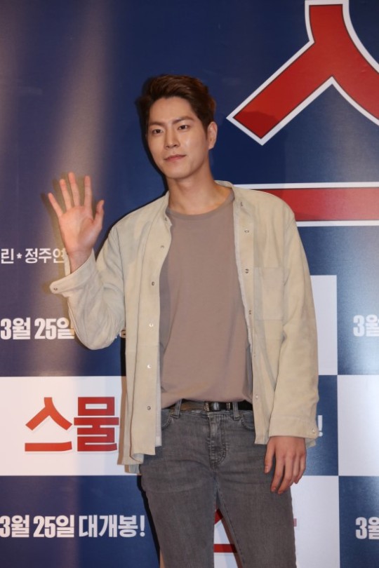 'Gia đình' The Heirs rủ nhau ủng hộ phim của Kim Woo Bin