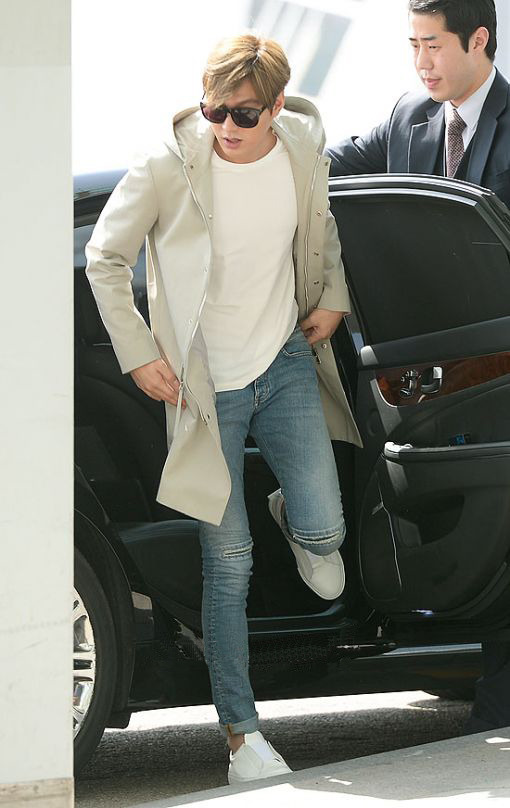 Lee Min Ho trẻ trung, lịch lãm tại sân bay đến Hong Kong