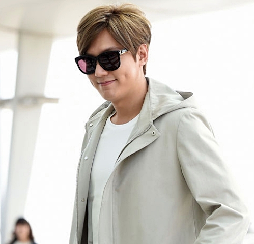 Lee Min Ho trẻ trung, lịch lãm tại sân bay đến Hong Kong