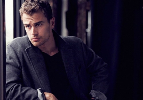 Theo James - kẻ chinh phục các thiếu nữ