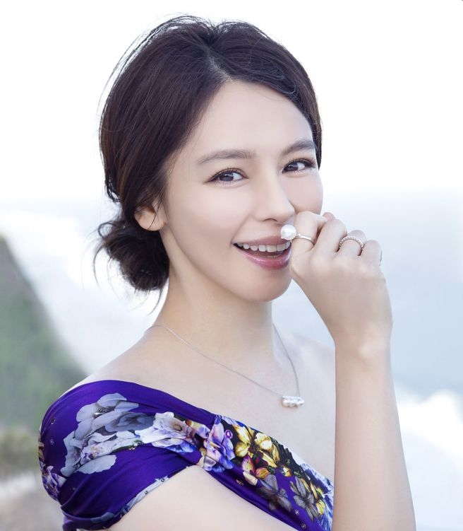 7 búp bê sứ làm làng giải trí Hoa ngữ chao đảo