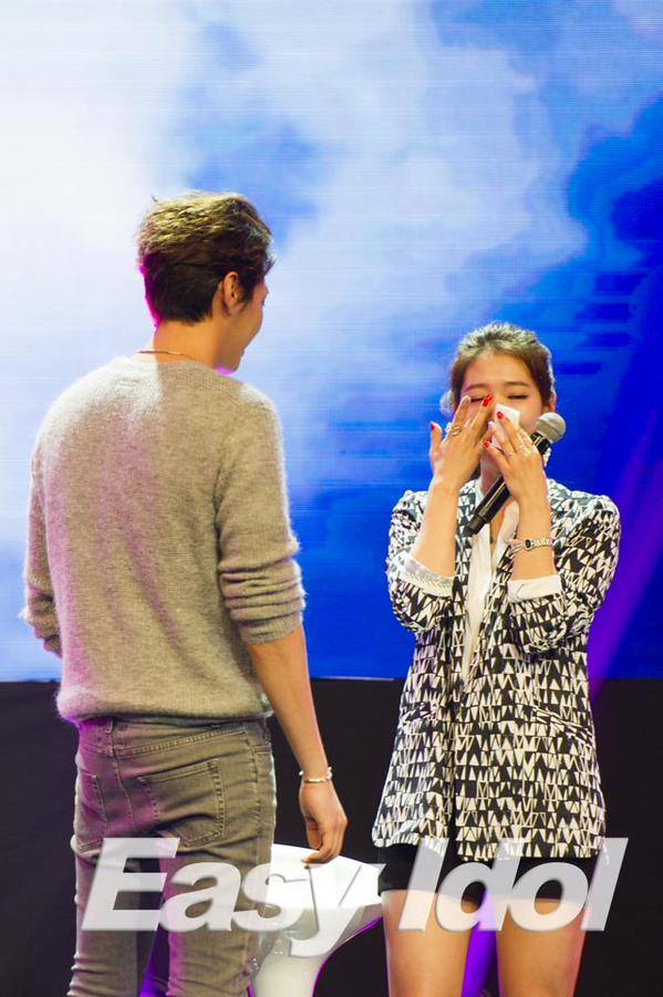 Park Shin Hye xinh đẹp rạng rỡ, e thẹn trong vòng tay Kim Young Kwang