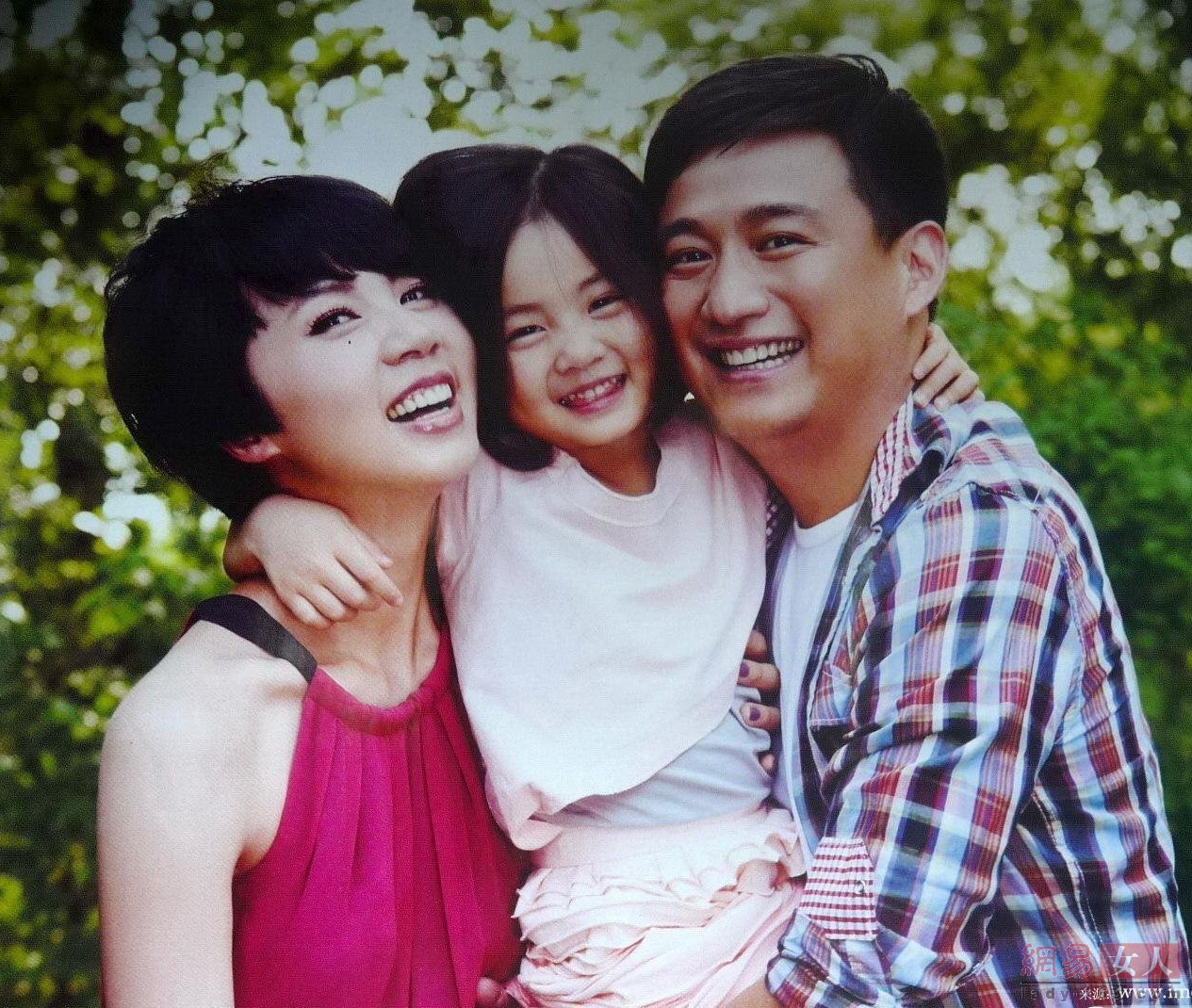 10 cặp vợ chồng 'yêu nhau từ cái nhìn đầu tiên' khiến fan ganh tỵ