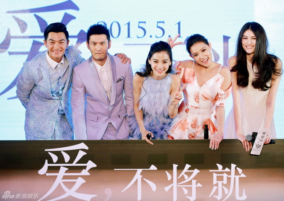 Vắng Dương Mịch, Huỳnh Hiểu Minh và AngelaBaby ngọt ngào trên sân khấu
