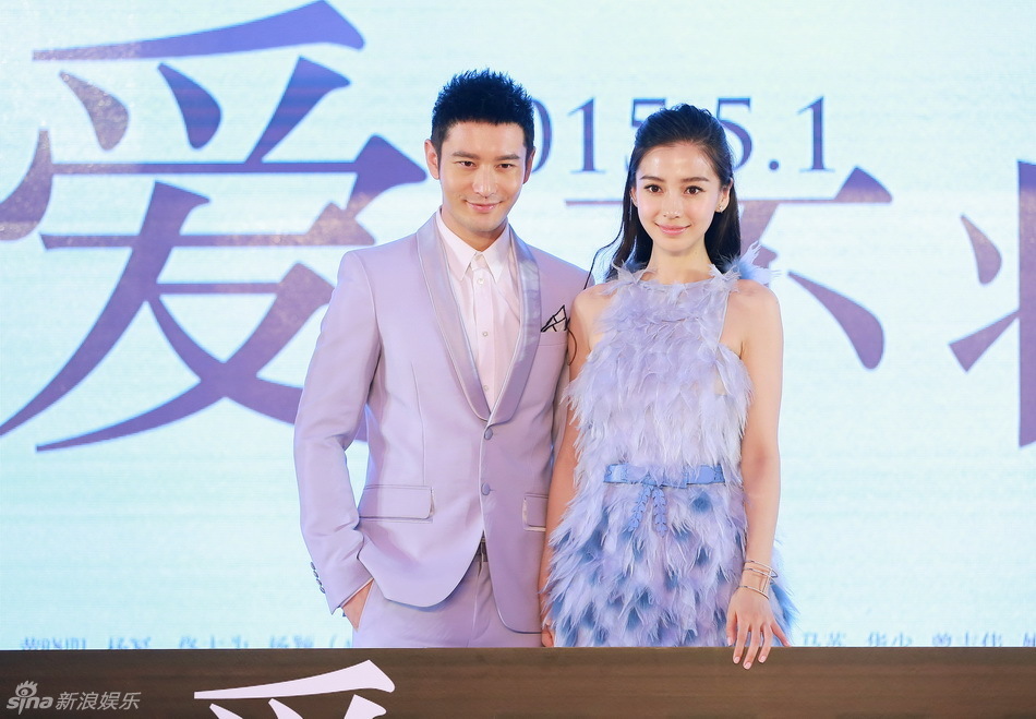 Vắng Dương Mịch, Huỳnh Hiểu Minh và AngelaBaby ngọt ngào trên sân khấu