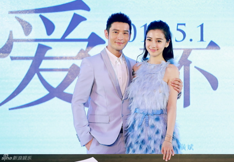 Vắng Dương Mịch, Huỳnh Hiểu Minh và AngelaBaby ngọt ngào trên sân khấu