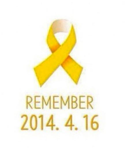 Lee Min Ho, Park Shin Hye, Kim Woo Bin và nhiều nghệ sĩ tưởng niệm 1 năm tai nạn phà Sewol