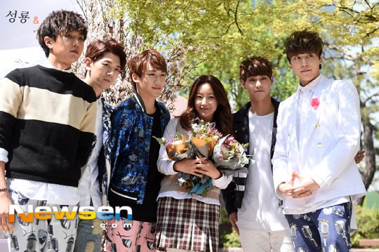 Thành Long gửi xe thức ăn tới đoàn phim Angry Mom, ủng hộ 'người tình' Kim Hee Sun