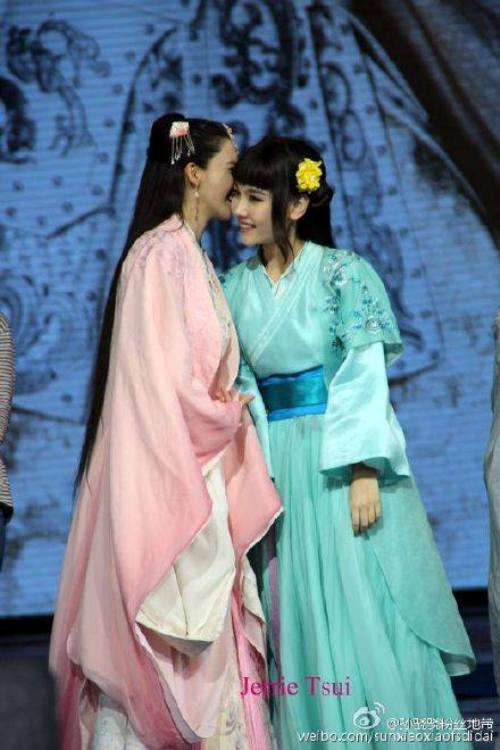 'Bất chấp' rào cản ngôn ngữ, Yoona thân thiết với dàn diễn viên 'Võ Thần Triệu Tử Long'