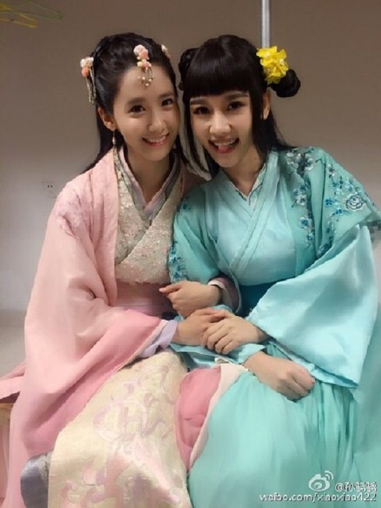 'Bất chấp' rào cản ngôn ngữ, Yoona thân thiết với dàn diễn viên 'Võ Thần Triệu Tử Long'