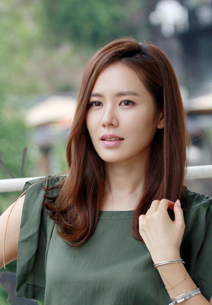 Cựu 'tình đầu quốc dân' Son Ye Jin thừa nhận giới tính thật của mình?