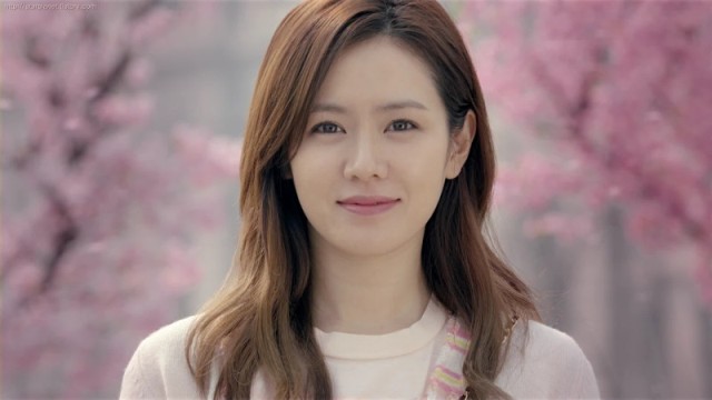 Cựu 'tình đầu quốc dân' Son Ye Jin thừa nhận giới tính thật của mình?