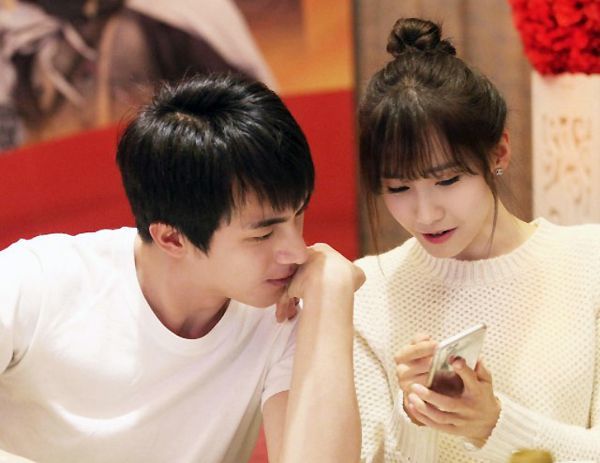 Yoona và Lâm Canh Tân 'tình cảm' trong hậu trường 'Võ Thần Triệu Tử Long'
