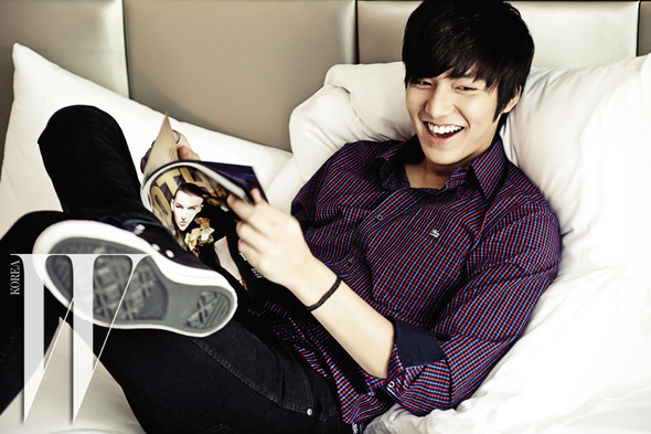 Lee Min Ho biết ơn fan bởi sự kiện chúc mừng 9 năm ra mắt của nam diễn viên