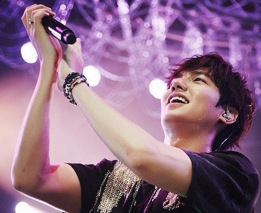 Lee Min Ho biết ơn fan bởi sự kiện chúc mừng 9 năm ra mắt của nam diễn viên