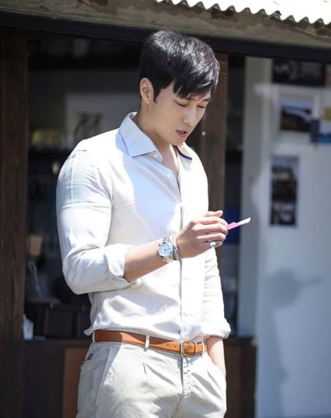 Được mời làm cameo, So Ji Sub tranh thủ quảng cáo cho 'The Master's Sun'
