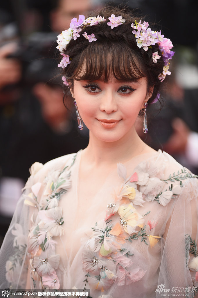'Tiên nữ' Phạm Băng Băng hạ phàm khiến phóng viên ở Cannes phát cuồng