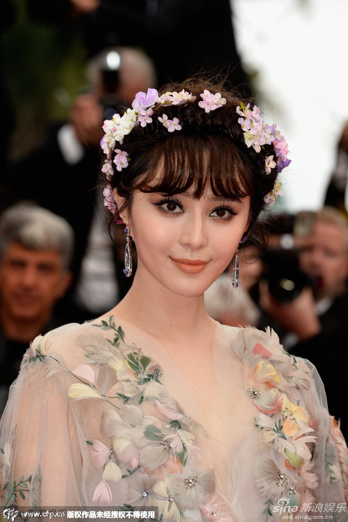 'Tiên nữ' Phạm Băng Băng hạ phàm khiến phóng viên ở Cannes phát cuồng