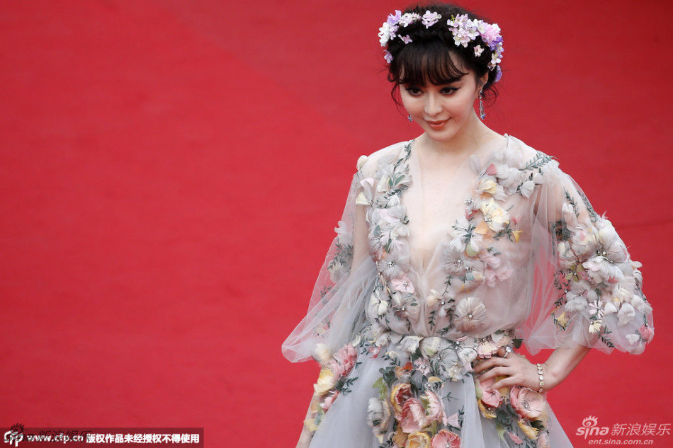 'Tiên nữ' Phạm Băng Băng hạ phàm khiến phóng viên ở Cannes phát cuồng