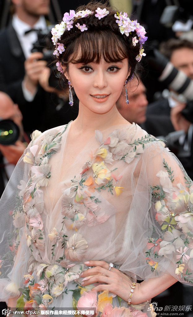 'Tiên nữ' Phạm Băng Băng hạ phàm khiến phóng viên ở Cannes phát cuồng