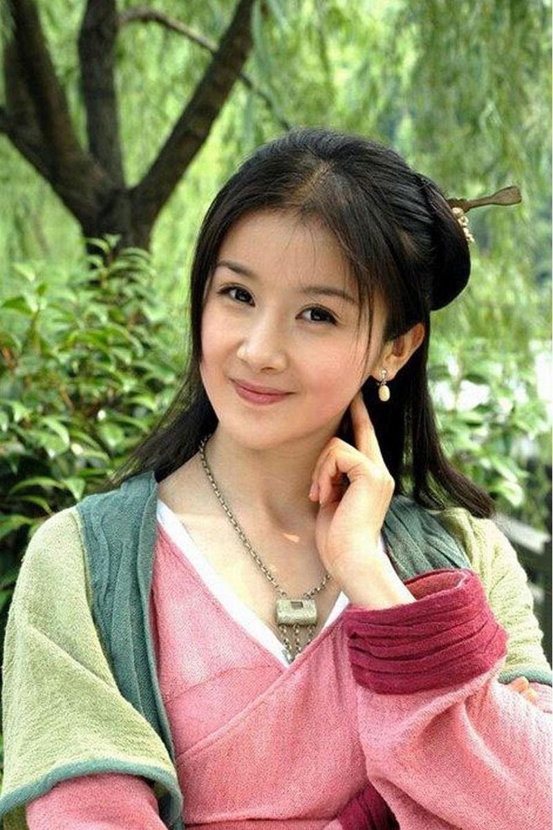 Mỹ nhân Tôn Phi Phi bất ngờ khoe ảnh làm mẹ hạnh phúc bên chồng