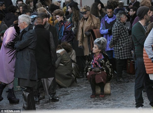 Phiến quân Katniss khoe trang phục mới cáu trong “Mockingjay - Part 2”