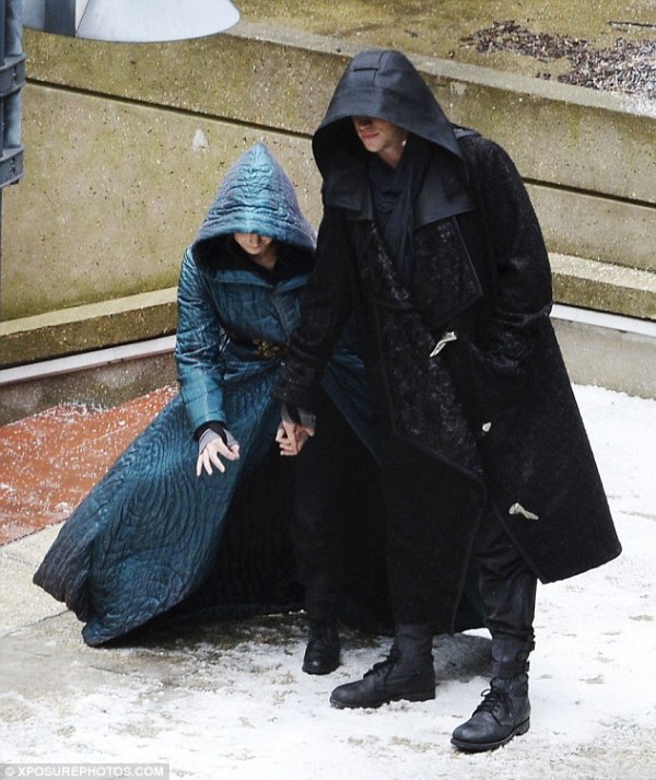 Phiến quân Katniss khoe trang phục mới cáu trong “Mockingjay - Part 2”