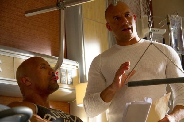 Cười té ghế với các quái xế 'Fast & Furious 7' phiên bản xe bò