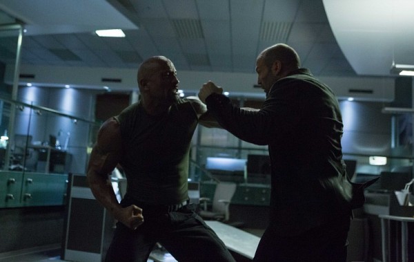Cười té ghế với các quái xế 'Fast & Furious 7' phiên bản xe bò