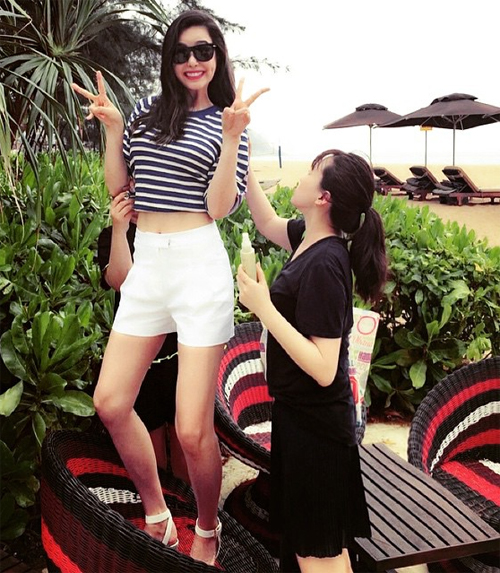 Honey Lee quyến rũ trong bộ ảnh thực hiện ở thành phố biển Đà Nẵng, Việt Nam