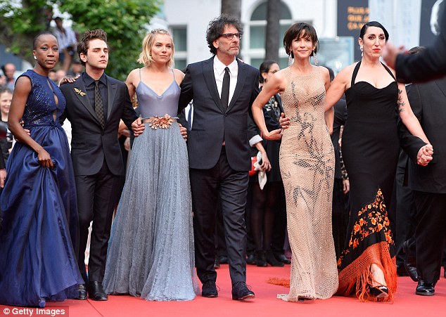 LHP Cannes 2015: Giới phê bình 'dậy sóng' với giải Cành cọ vàng