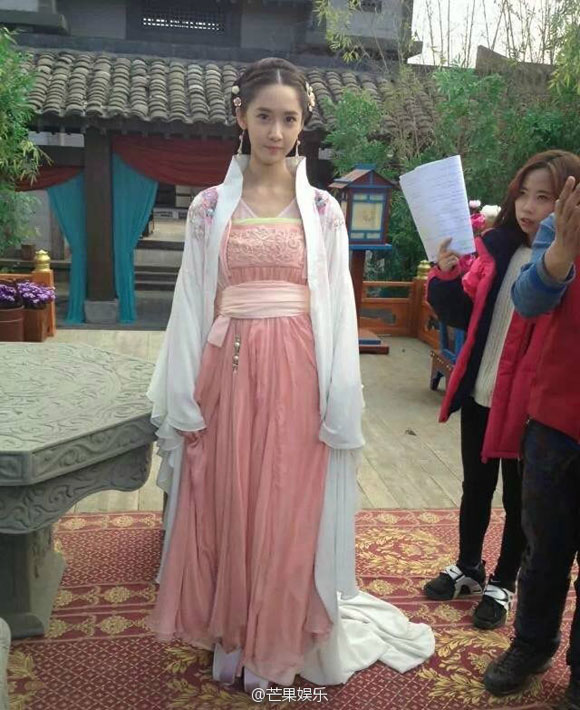Park Min Young xinh đẹp 'ăn đứt' Yoona với tạo hình cổ trang