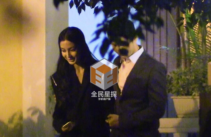 Huỳnh Hiểu Minh và AngelaBaby làm tiệc mừng ngay sau khi đăng ký kết hôn