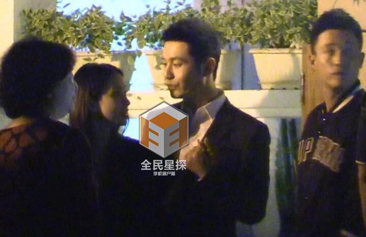 Huỳnh Hiểu Minh và AngelaBaby làm tiệc mừng ngay sau khi đăng ký kết hôn