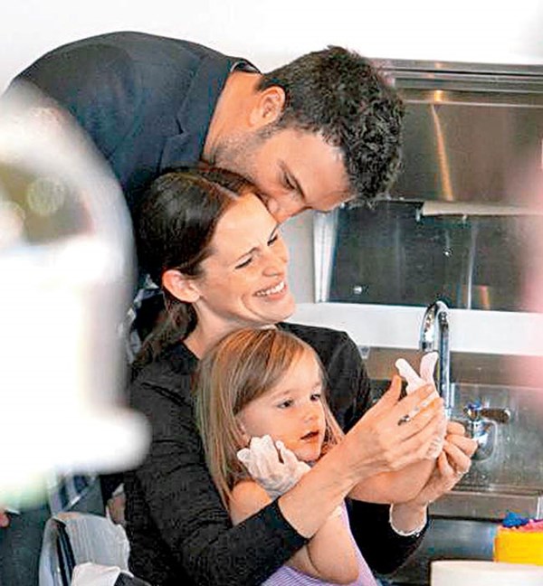 Ben Affleck và Jennifer Garner ly hôn trước thềm 10 năm ngày cưới