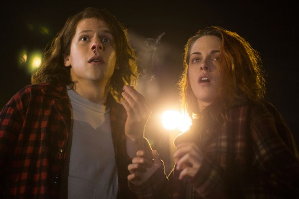 Sát thủ Kristen Stewart bầm dập trong “American Ultra”