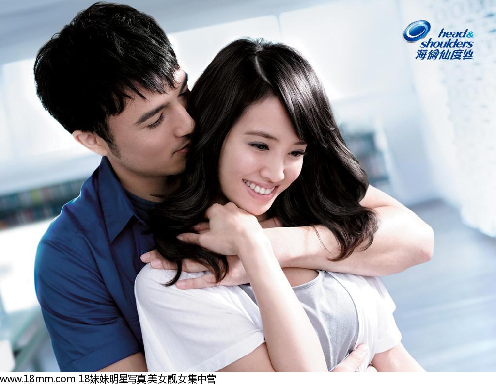 Điểm danh 11 sao nam nổi tiếng nhờ 'dựa hơi' bóng hồng