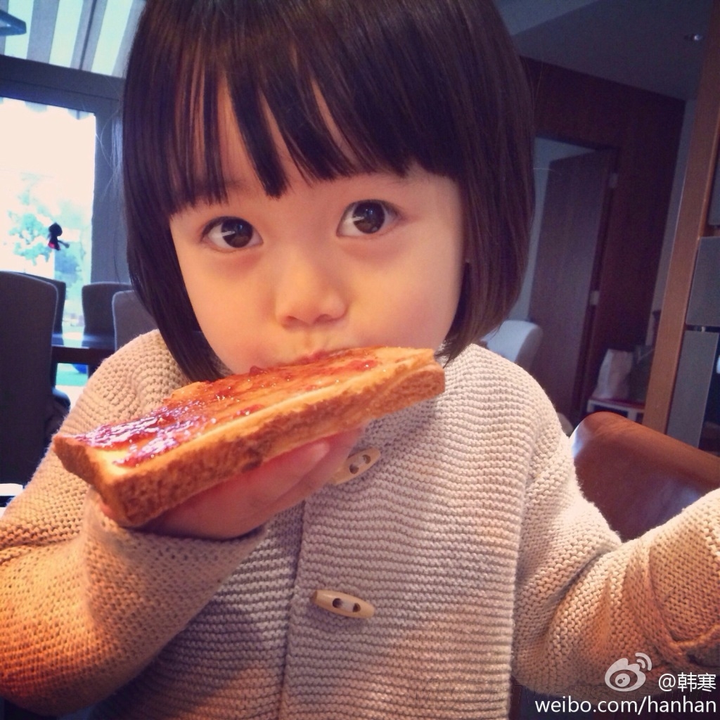 Những 'cậu ấm cô chiêu' nhà sao Hoa ngữ tạo sóng gió từ khi còn bé xíu