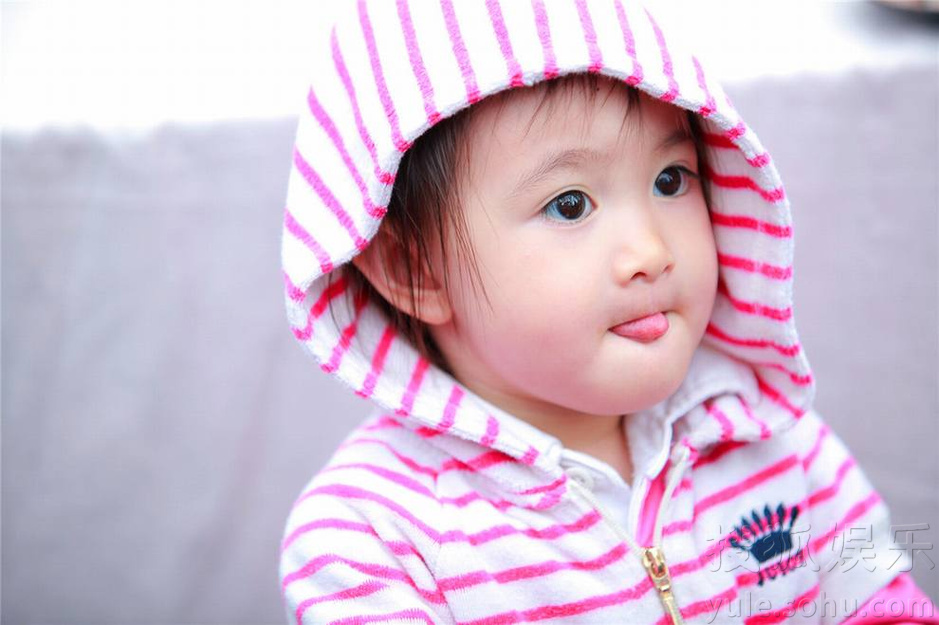 Những 'cậu ấm cô chiêu' nhà sao Hoa ngữ tạo sóng gió từ khi còn bé xíu