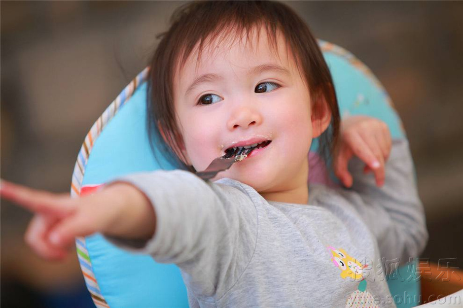 Những 'cậu ấm cô chiêu' nhà sao Hoa ngữ tạo sóng gió từ khi còn bé xíu