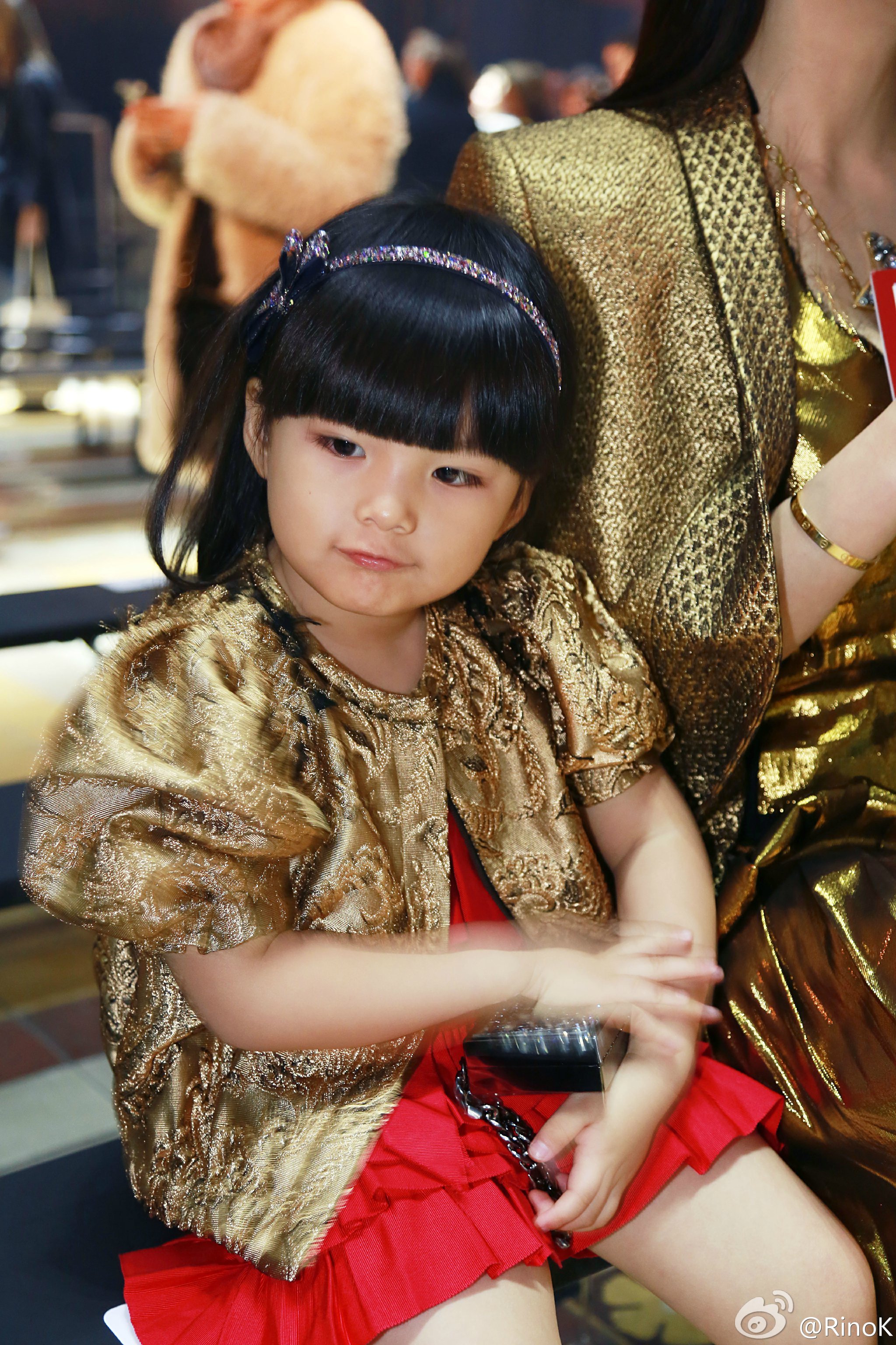 Những 'cậu ấm cô chiêu' nhà sao Hoa ngữ tạo sóng gió từ khi còn bé xíu