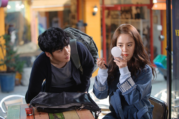 Song Ji Hyo và Gong Hyo Jin 'cạnh tranh ngầm' cho danh hiệu diễn viên được yêu thích